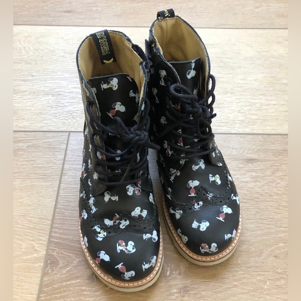Young soles Sidney snoopy boots 32
